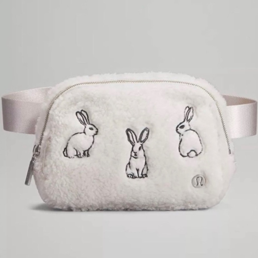NWT LULULEMON BUNNY BELT BAG